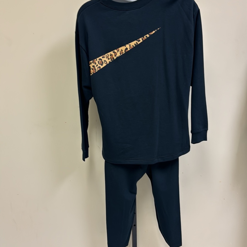 Plus size Nike pants set - Picture 5 of 11